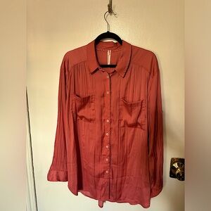 Anthropologie satin pleated shirt. Peach, size XL
